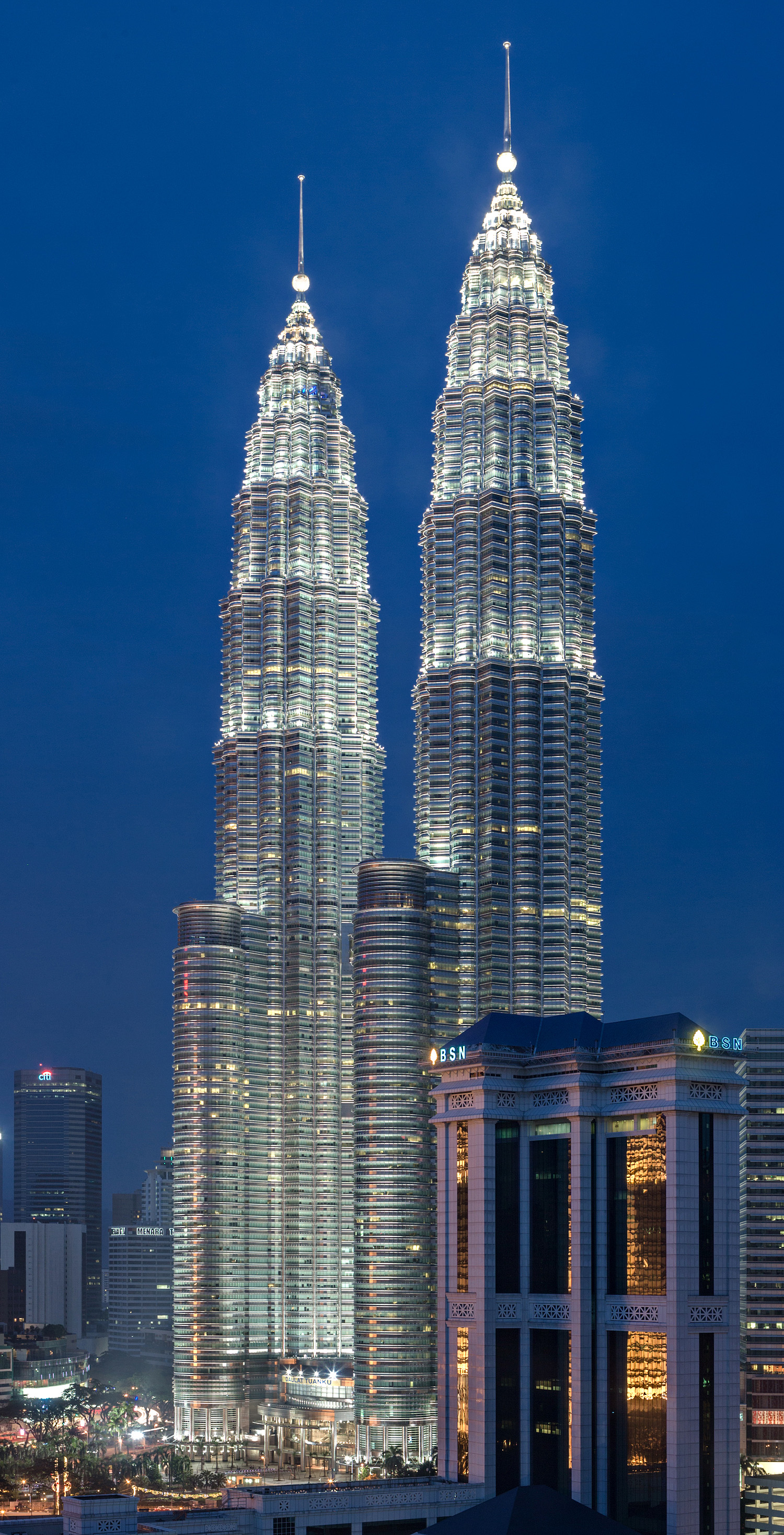 Petronas Twin Tower 2, Kuala Lumpur - View from Renaissance Hotel, Tower 2 is the left tower. © Mathias Beinling